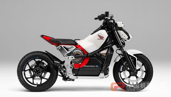 雅马哈机器人轻松驾驭赛道摩托 可与世界冠军同场竞技