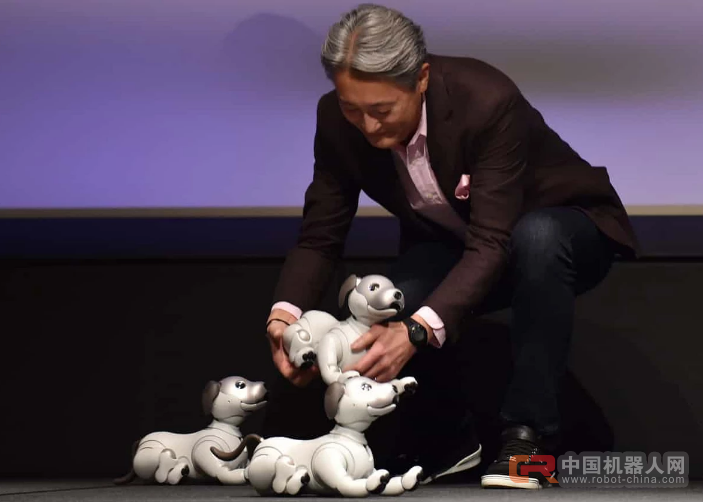 索尼12年前砍掉的那只机器狗回来了,带着圆溜大眼和AI特技