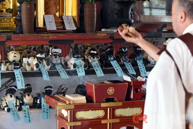 索尼12年前砍掉的那只机器狗回来了,带着圆溜大眼和AI特技