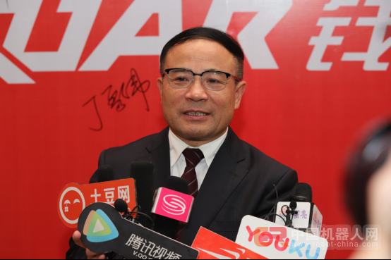 三套应用+一个工厂 国产机器人向外国机器人“亮剑”