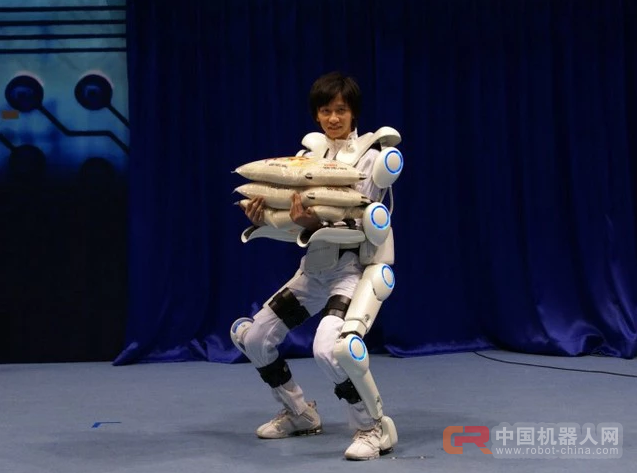 一秒变身钢铁侠，外骨骼机器人还要走多远？