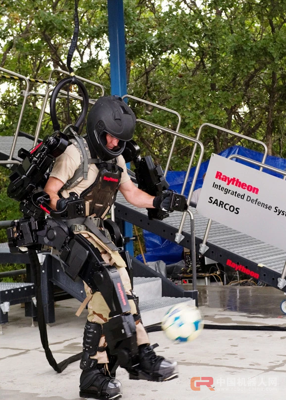 一秒变身钢铁侠，外骨骼机器人还要走多远？