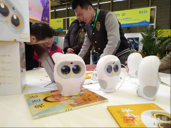 SR SHOW 2017 服务机器人展精彩不断，明日继续！