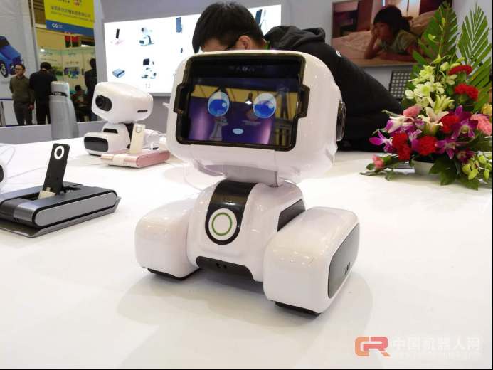 SR SHOW 2017 服务机器人展精彩不断，明日继续！