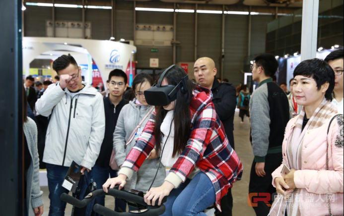 SR SHOW 2017 服务机器人展精彩不断，明日继续！