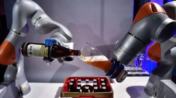 中国成工业机器人最大购买国，靠钱砸出个工业帝国？