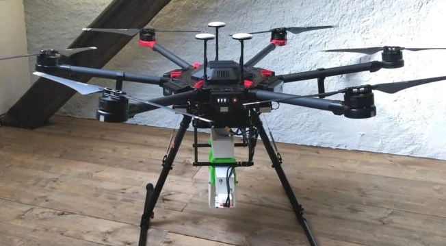 大面积灭蚊新方法：用无人机撒播不育雄蚊