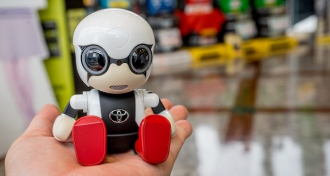 丰田会说话机器人 汽车没油会提醒&ldquo;肚子饿了&rdquo;