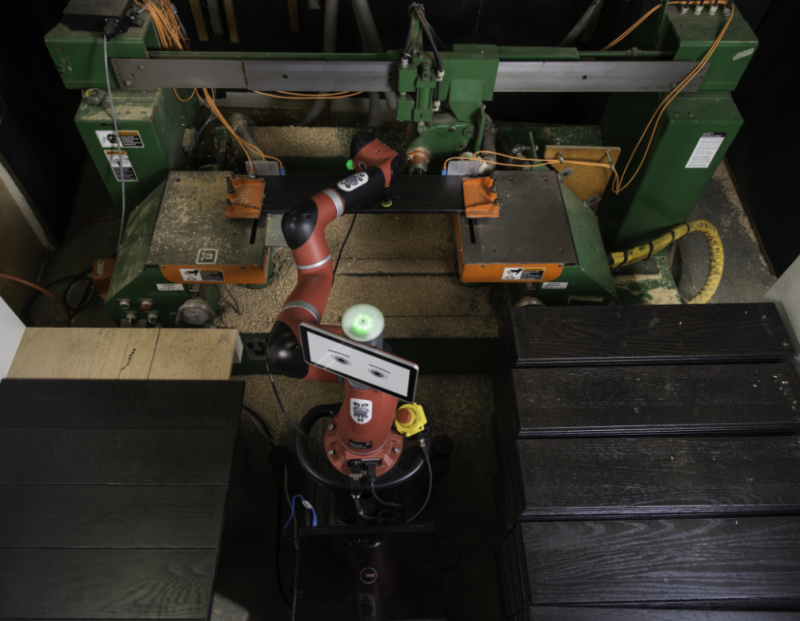 Sawyer智能协作机器人帮助美国家具制造商填补劳动力缺口