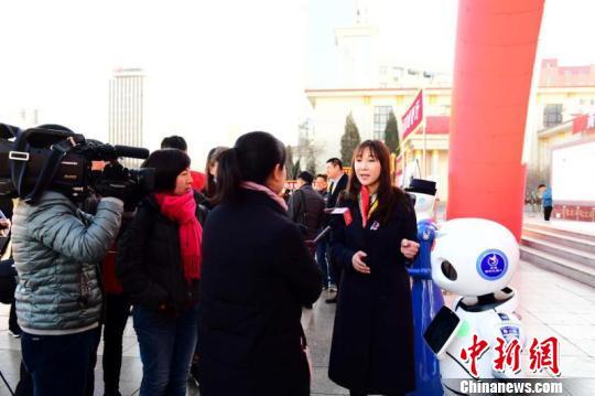 公共法律服务机器人亮相太原 助力法律普及