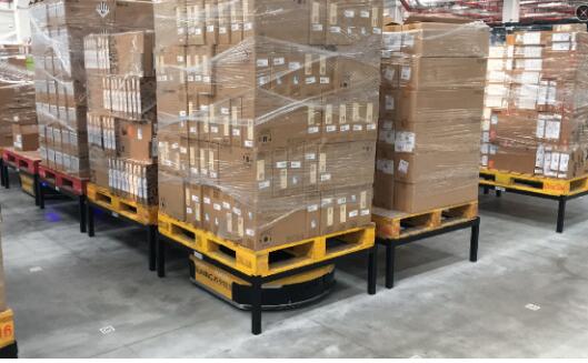 拣选效率超过10倍人工 苏宁物流上线AGV托盘机器人全新组合