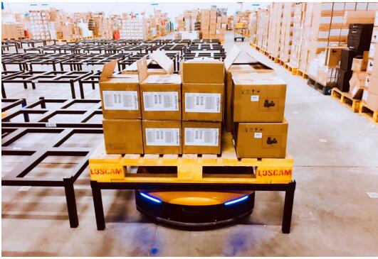 拣选效率超过10倍人工 苏宁物流上线AGV托盘机器人全新组合