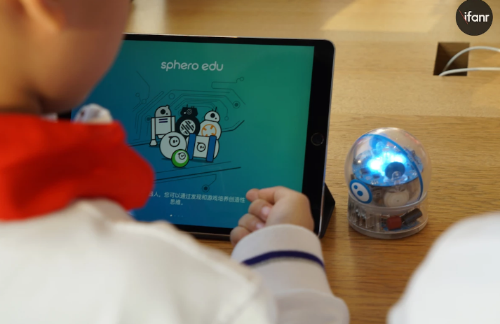 课本居然是 iPad 和机器人，小学生的第一堂编程课都在学些什么？
