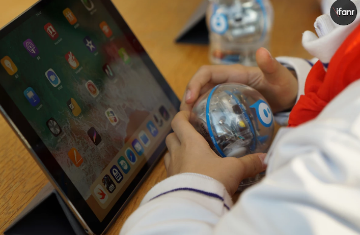 课本居然是 iPad 和机器人，小学生的第一堂编程课都在学些什么？