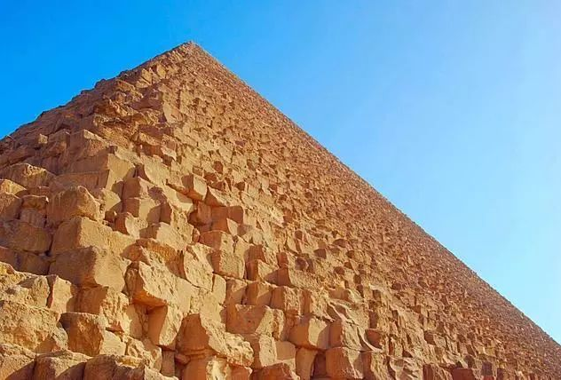 还记得金字塔里那个神秘的大洞吗?科学家发明了一个机器人将进入大洞一探究竟