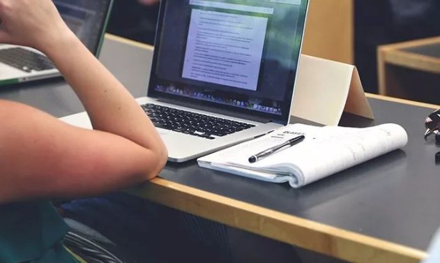 成为英国媒体撰稿人?和机器人一起写稿吧