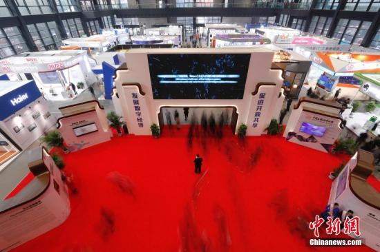 财务机器人来了会计们咋办？专家：要学会与AI合作