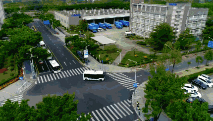 别吹了!深圳的“无人驾驶公交”离让司机下岗还远