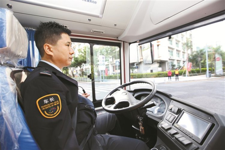 试验距离短、速度慢、配驾驶员，首次无人驾驶公交是噱头？