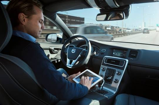 自动驾驶普及后，还要人类司机干嘛？