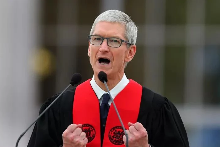 苹果 CEO 库克：我不担心人工智能，我更担心人像机器一样思考