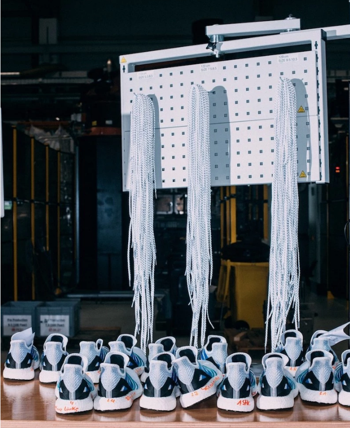 推出定制跑鞋和机器人工厂，阿迪达斯找到未来的方向了吗？