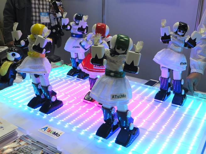 国际机器人展在东京盛大开幕 迭衣 照护等机器人可代劳