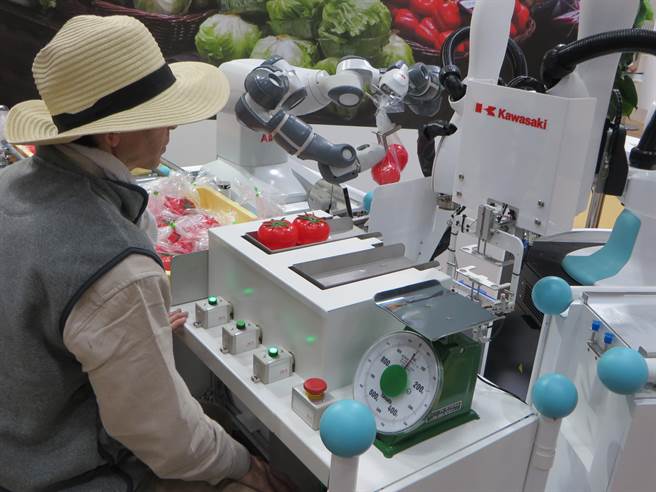 国际机器人展在东京盛大开幕 迭衣 照护等机器人可代劳