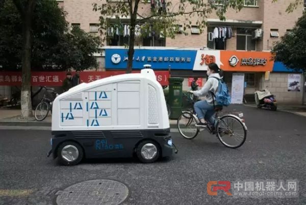 菜鸟网络快递机器人亮相浙大：手机召之即来