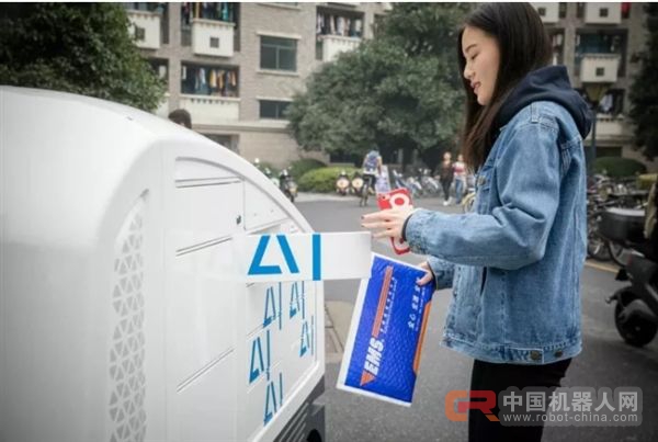 菜鸟网络快递机器人亮相浙大：手机召之即来