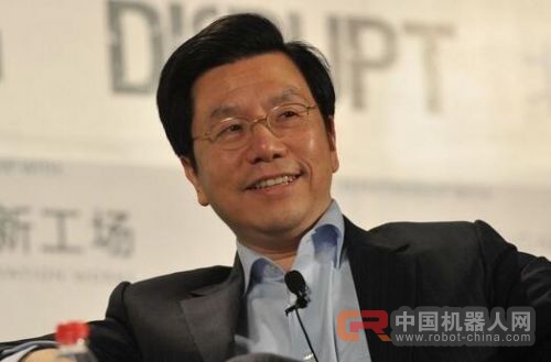 李开复：人工智能机器人上岗工作对白领威胁更大