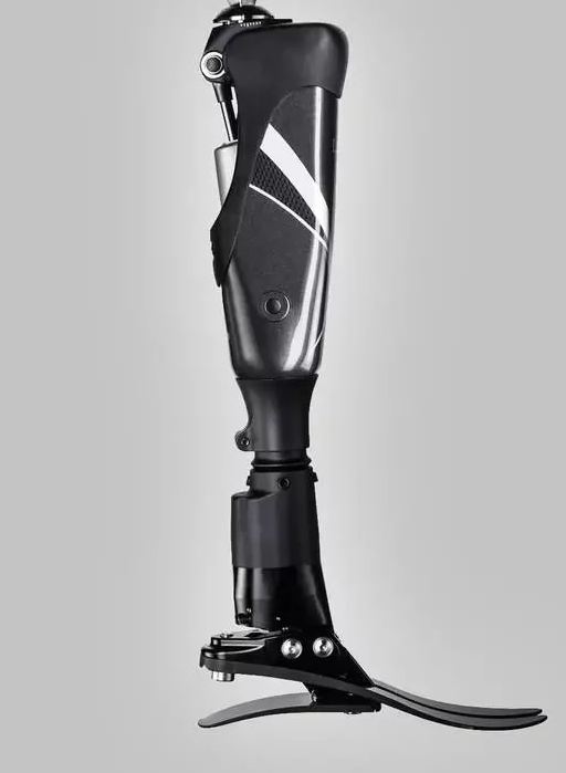 能作画、会竖中指、还能挥舞光剑，AI加持下的假肢越来越聪明