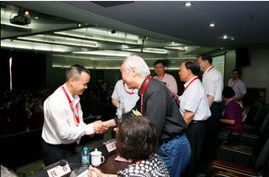 利用工业机器人可较好实现自动化与激光的高度结合效果