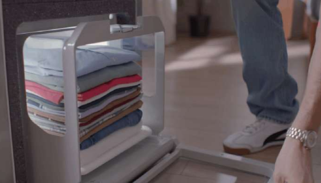 懒癌患者的救星？新型机器人可以自动叠衣服！