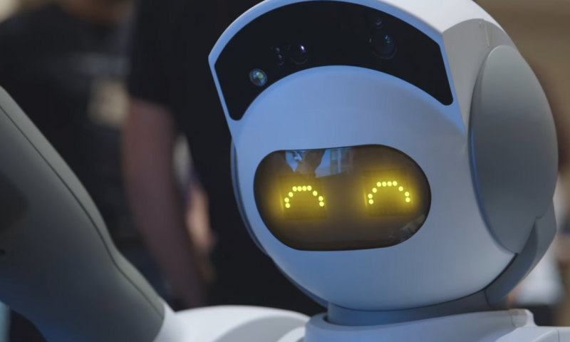 懒癌患者最爱！这个家用机器人可以帮你开可乐