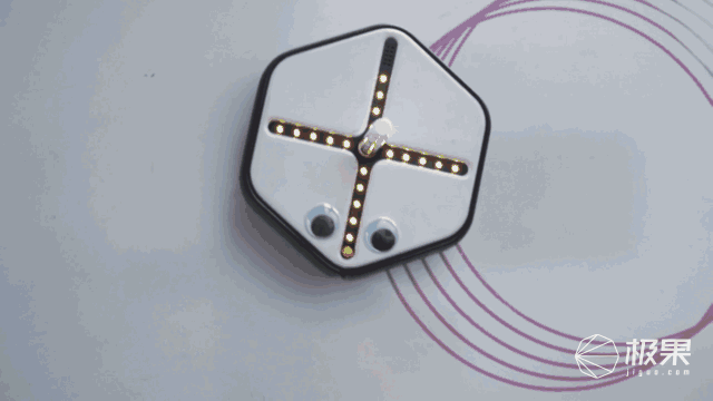 多功能编程机器亮相CES，无需组装造型蠢萌