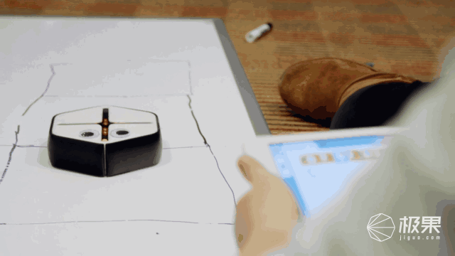 多功能编程机器亮相CES，无需组装造型蠢萌