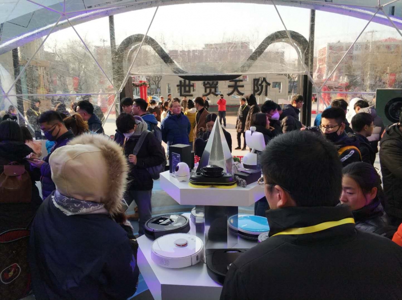天猫机器人节空降世贸天阶 点燃消费级机器人市场