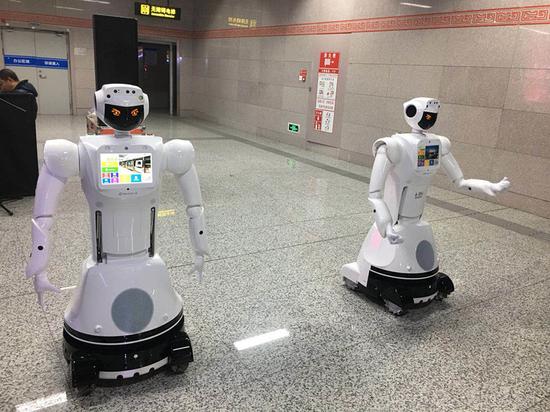 郑州地铁机器人首亮相 以后乘车有问题都问她(图)