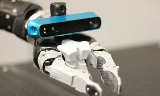 现实版寄生兽?在机器人的机械手臂安装摄像头可快速创建3D模型