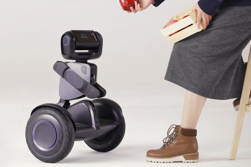 Segway针对不同领域推出了可定制化的Segway Loomo机器人&hellip;&hellip;