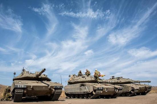 以色列研超级梅卡瓦坦克 装46台电脑还有一个机器人