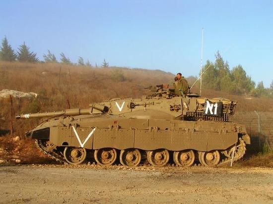 以色列研超级梅卡瓦坦克 装46台电脑还有一个机器人