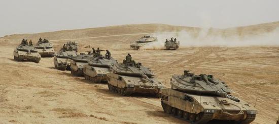 以色列研超级梅卡瓦坦克 装46台电脑还有一个机器人