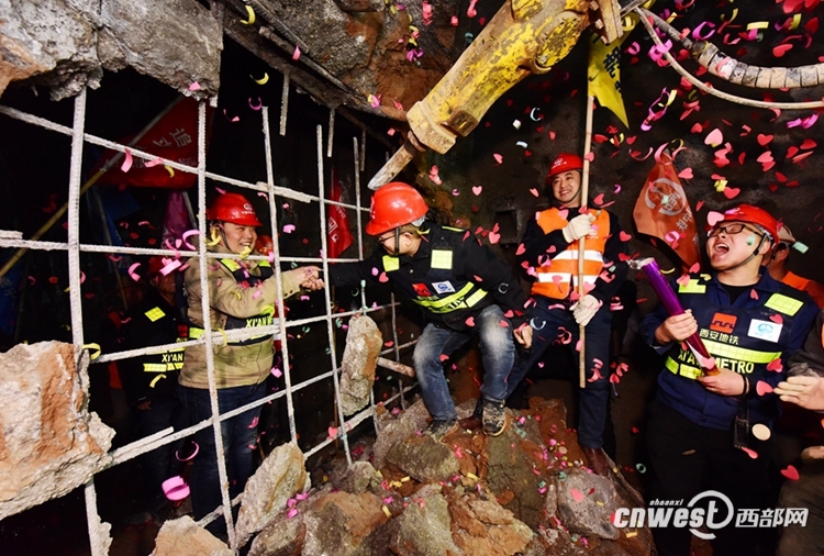 西安地铁四号线全线洞通 机器人担任重要&ldquo;监工&rdquo;