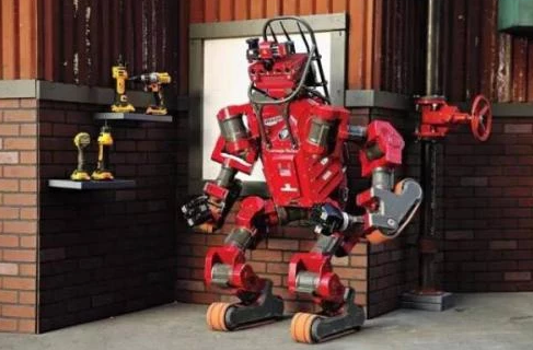 灾后救援人形机器人&ldquo;黑猩猩Chimp&rdquo;，能够行走、爬梯子、开车