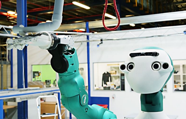 Ocado协作机器人正在靠近工厂