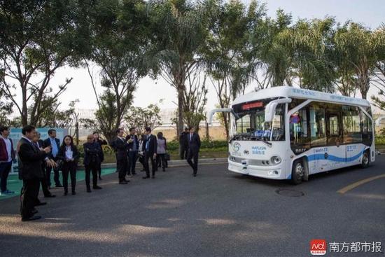 无人驾驶公交又来了！又要刷爆深圳这地方人的朋友圈