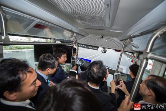 无人驾驶公交又来了！又要刷爆深圳这地方人的朋友圈