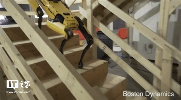 波士顿动力机器人再次人工智能进化：能跑能跳，还能自主导航
